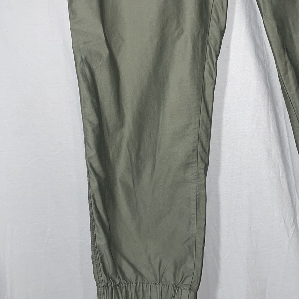 Uniqlo Green Capris - Picture 3 of 9